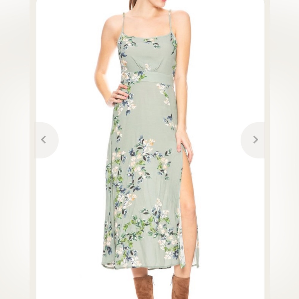 Flynn Skye Hazel Floral dress with slit size XS EUC